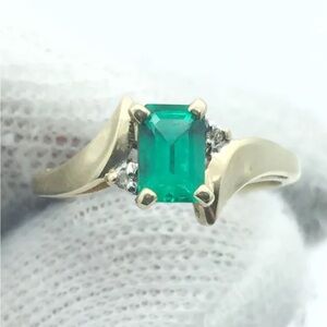 10k Diamond Lab Emerald Ring Size 7 Yellow Gold